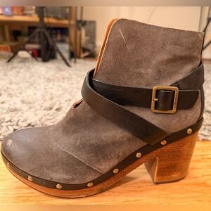 Kork Ease Razzoli Gray Leather Ankle Boots with Black Strap